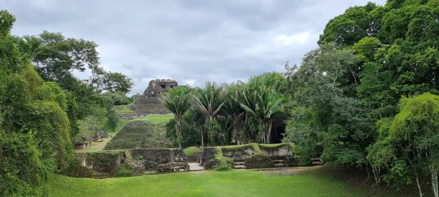 חורבות Xunantunich Mayan Ruins
