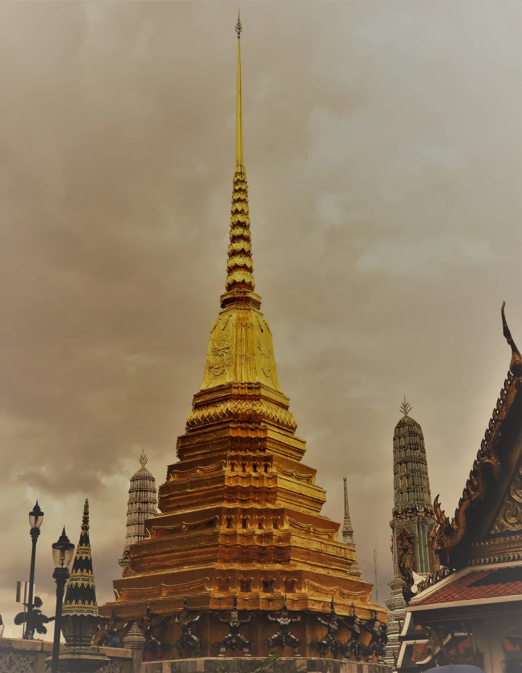 גג אחד המבנים במתחם ארמון המלך בבנגקוק, תאילנד