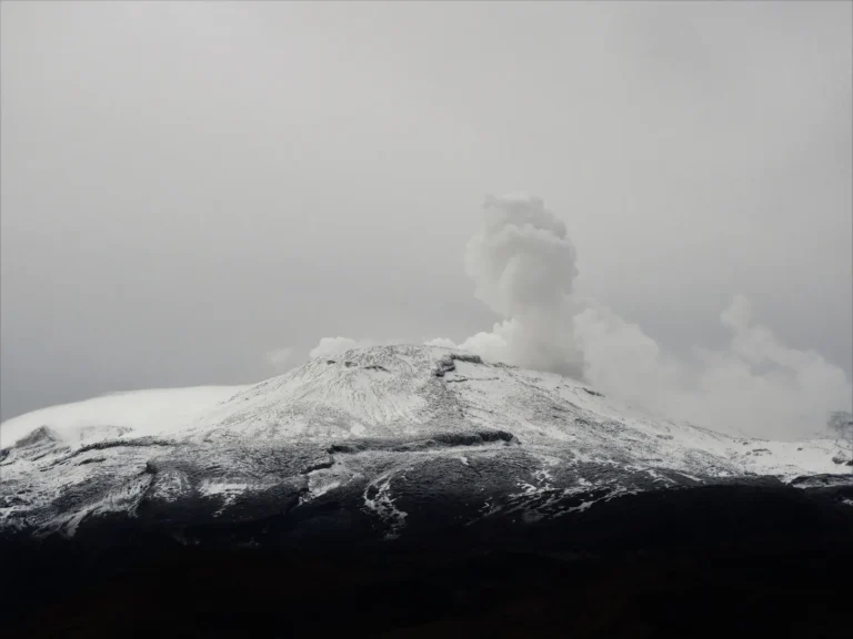 תצפית על פסגת הר הגעש רואיז